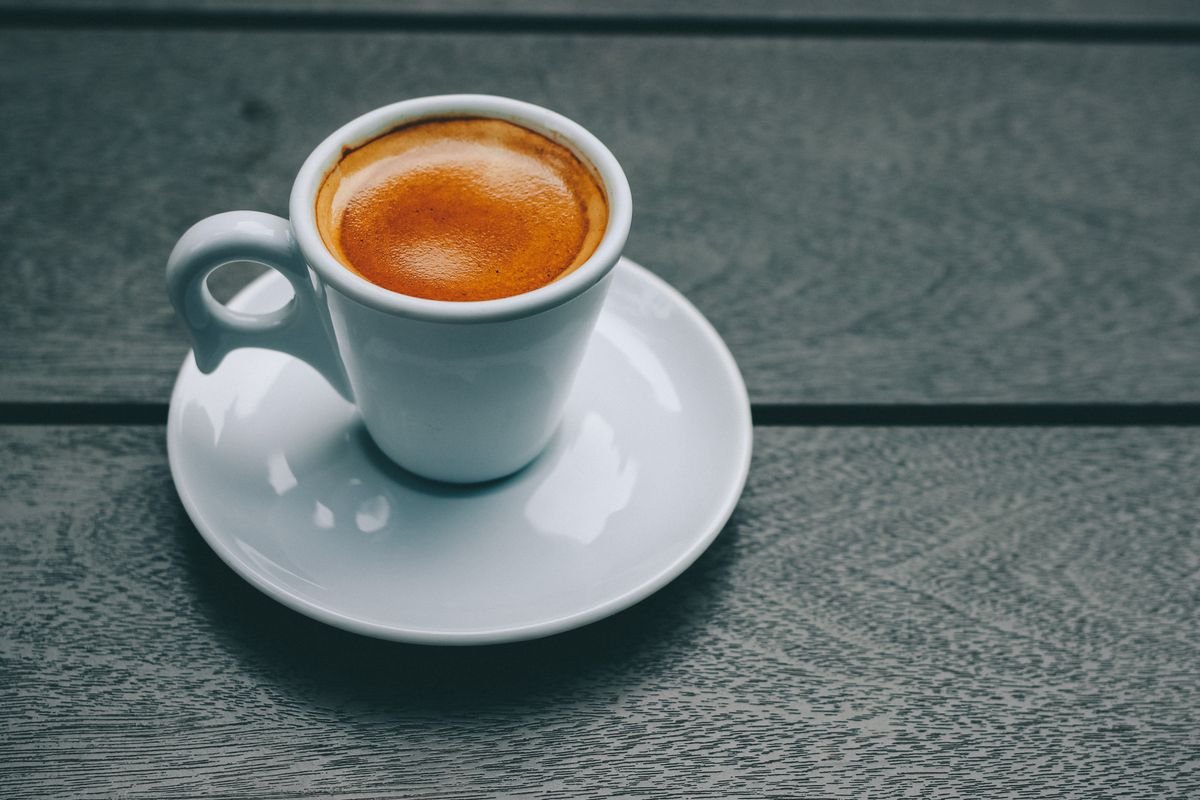 Tasse d'espresso sur une table